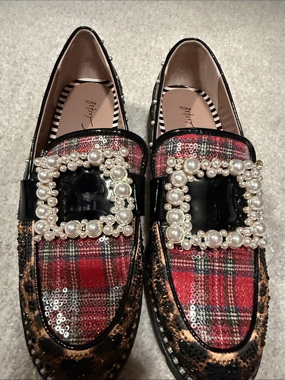 Betsey Johnson size 9.5 women’s pearl buckle Plaid Loafers - Red Plaid NEW - Picture 5 of 5